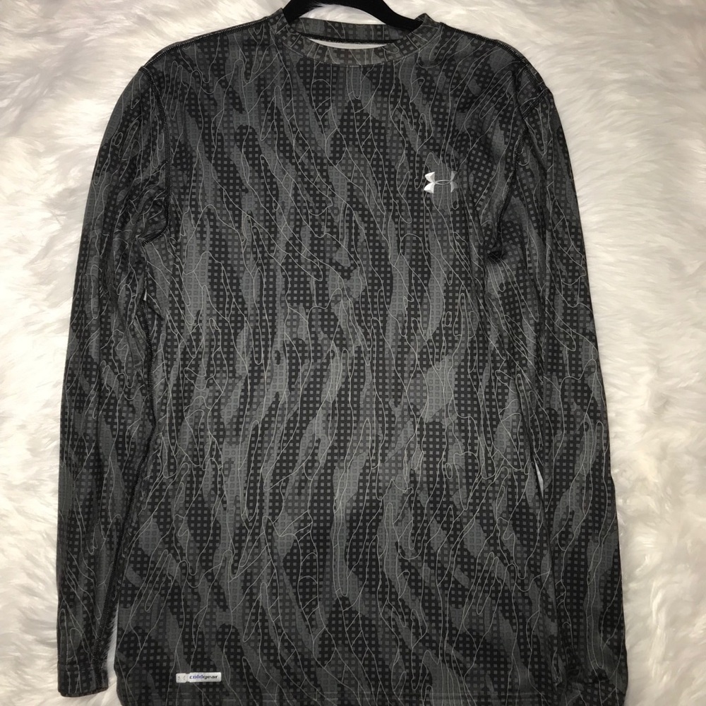 Men’s medium under armour long sleeve shirt